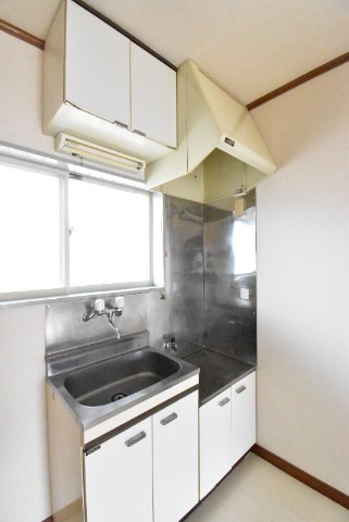 ��ʌ��������܎s�΋擌�Y�a�R���ڂ̃A�p�[�g�̃L�b�`��