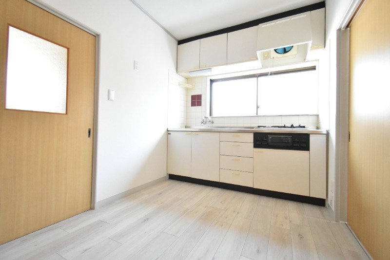 ��ʌ��������܎s�k����i���Q���ڂ̃A�p�[�g�̋��ԁE���r���O