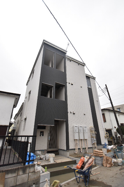 ��ʌ���z�s�厚���؂̃A�p�[�g�̌����O��