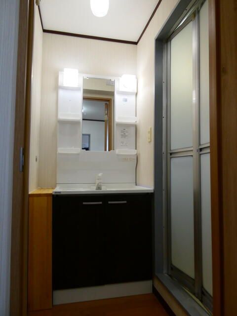 ��ʌ�����s�厚�����̃A�p�[�g�̐��ʏ�