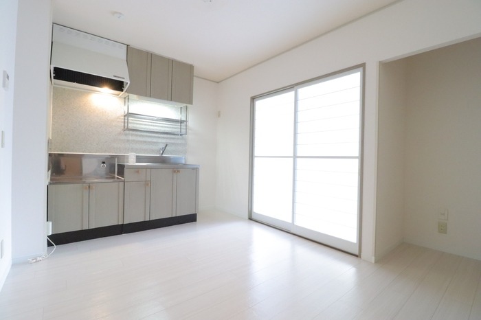 ��ʌ�����s���ȂT���ڂ̃A�p�[�g�̋��ԁE���r���O