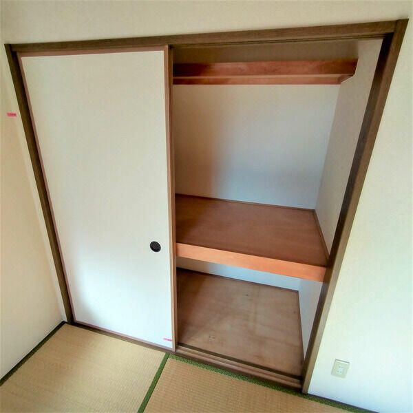 ��ʌ�����s�݉ƒ��̃A�p�[�g�̎��[