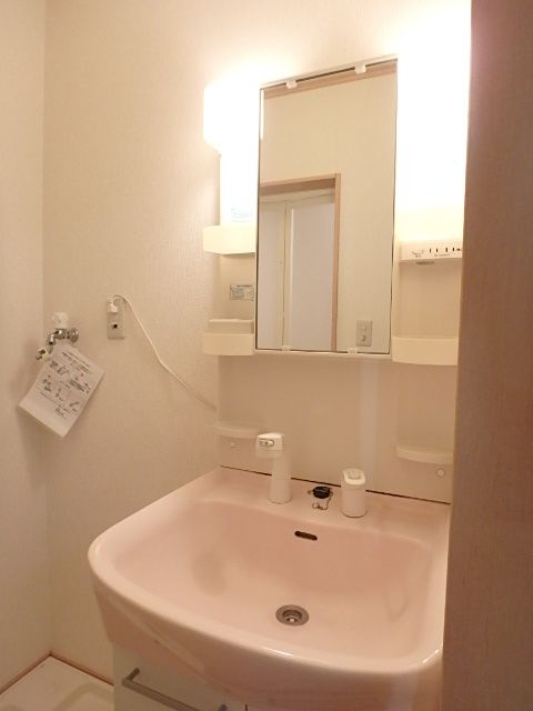 ��ʌ��������܎s�k��y�C���Q���ڂ̃A�p�[�g�̐��ʏ�