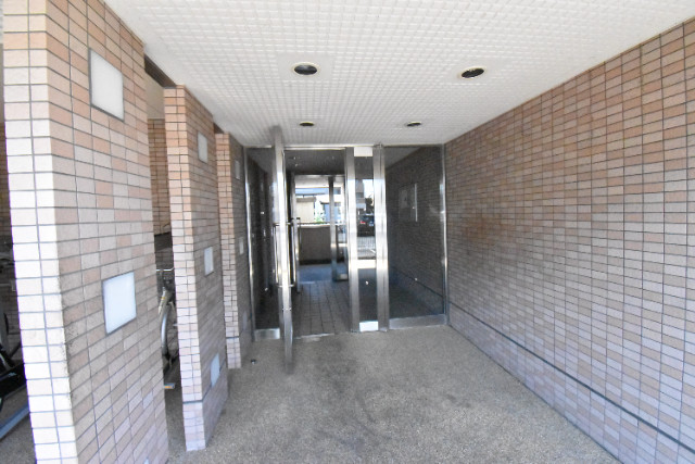 ��ʌ�����s�厚���̃}���V�����̃G���g�����X