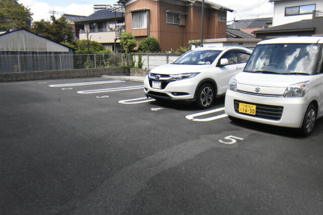 ��ʌ��@�c�s���R���ڂ̃A�p�[�g�̒��ԏ�