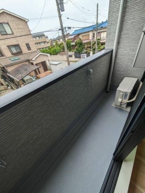 ��ʌ������s�������̃A�p�[�g�̃o���R�j�[