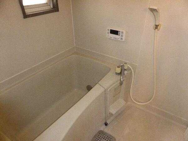 ��ʌ�����s�����Q���ڂ̃A�p�[�g�̃o�X