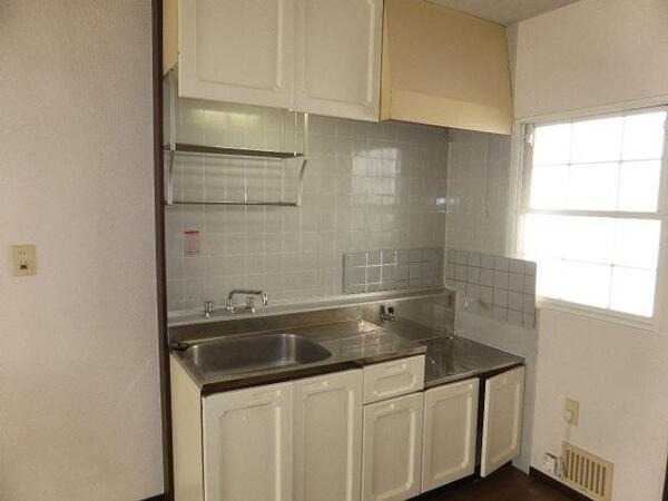 ��ʌ�����s�����Q���ڂ̃A�p�[�g�̃L�b�`��