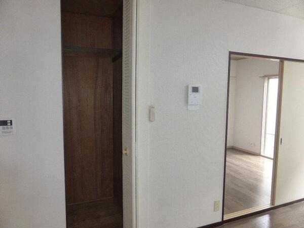 ��ʌ�����s�����Q���ڂ̃A�p�[�g�̂��̑��ݔ�