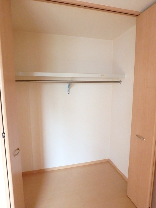 ��ʌ��z�J�s�ԎR�{���̃A�p�[�g�̎��[