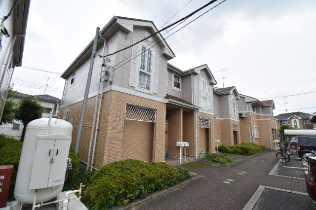 ��ʌ��������܎s��΋摾�c�Q���ڂ̃A�p�[�g�̃G���g�����X