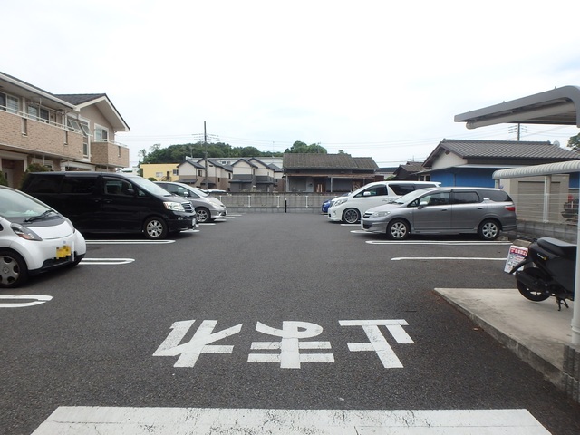 ��ʌ��������܎s�k��g�쒬�Q���ڂ̃A�p�[�g�̒��ԏ�