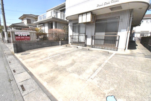 ��ʌ��z�J�s�����P���ڂ̃}���V�����̒��ԏ�