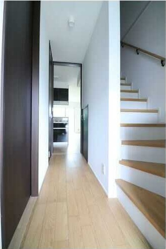 ��ʌ������s���R�P���ڂ̃A�p�[�g�̋��ԁE���r���O