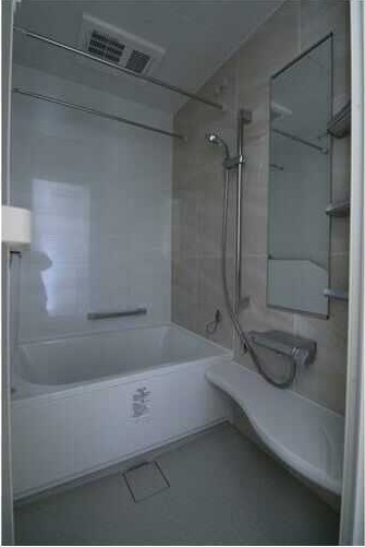 ��ʌ������s���R�P���ڂ̃A�p�[�g�̃o�X