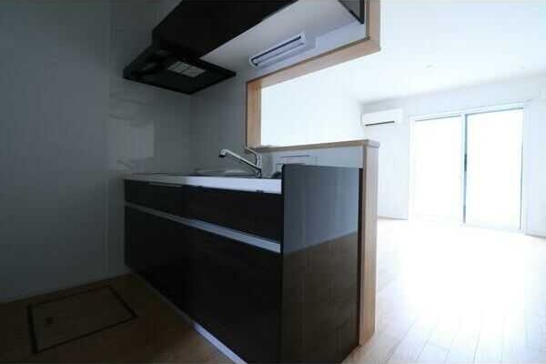 ��ʌ������s���R�P���ڂ̃A�p�[�g�̃L�b�`��