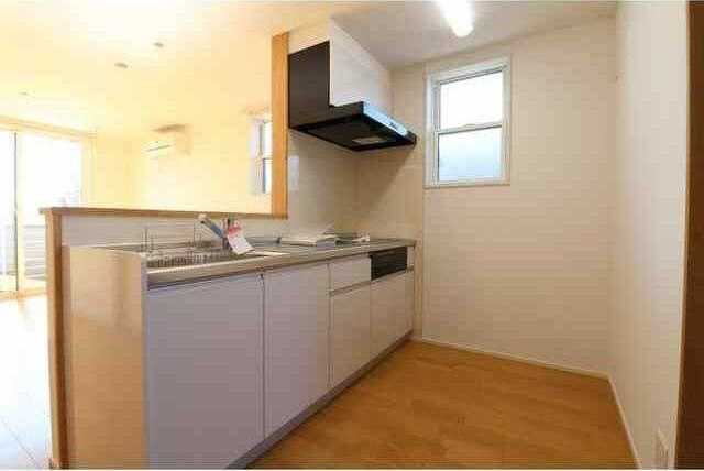 ��ʌ�����s���ȂQ���ڂ̃A�p�[�g�̃L�b�`��