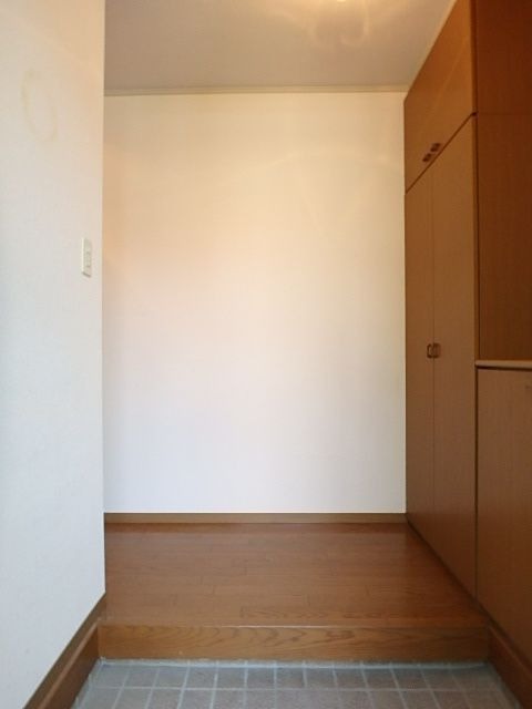 ��ʌ��������܎s�k����i���Q���ڂ̃e���X�n�E�X�̌���