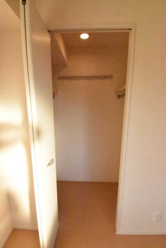 ��ʌ������s�������̃A�p�[�g�̎��[