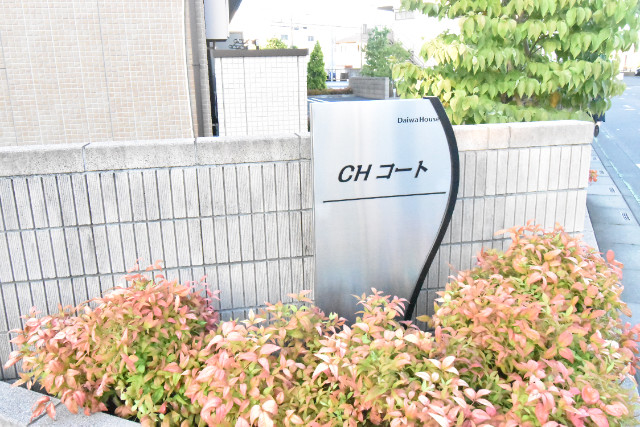 ��ʌ������s�������̃A�p�[�g�̎���