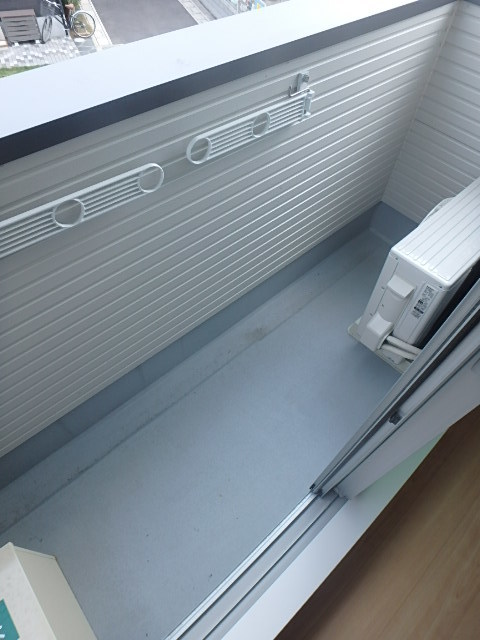 ��ʌ��������܎s�k��A�|���P���ڂ̃A�p�[�g�̃o���R�j�[