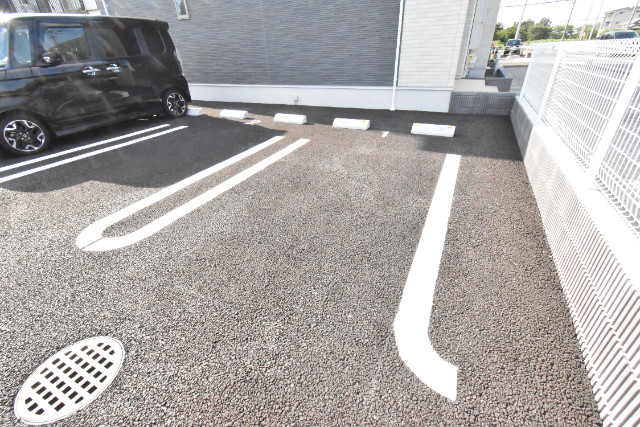 ��ʌ�����s�厚�����q�V�c�̃A�p�[�g�̒��ԏ�