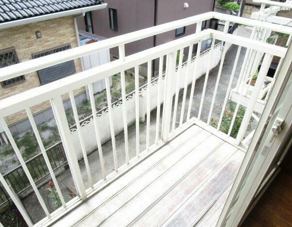 ��ʌ��������܎s����厚�����y�̃A�p�[�g�̃o���R�j�[