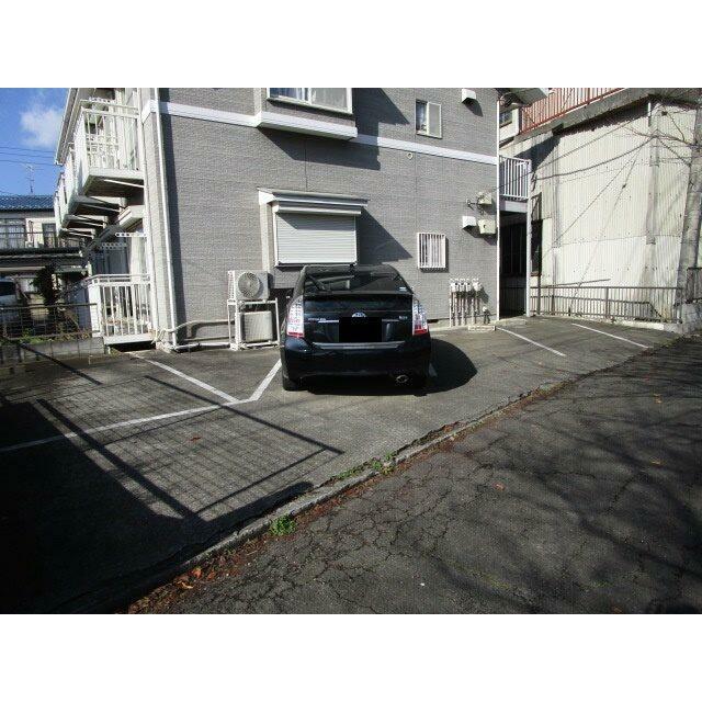 ��ʌ��������܎s����厚�����y�̃A�p�[�g�̒��ԏ�