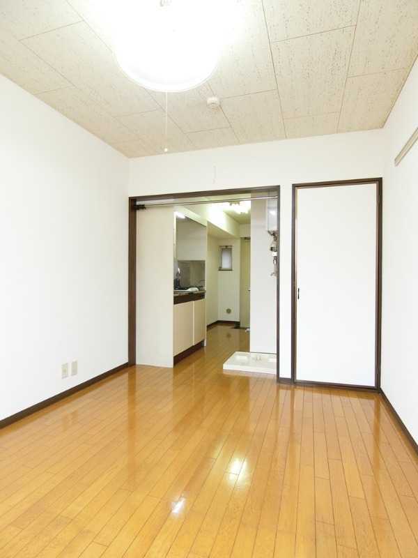 ��ʌ��������܎s�����擌��{�U���ڂ̃A�p�[�g�̋��ԁE���r���O