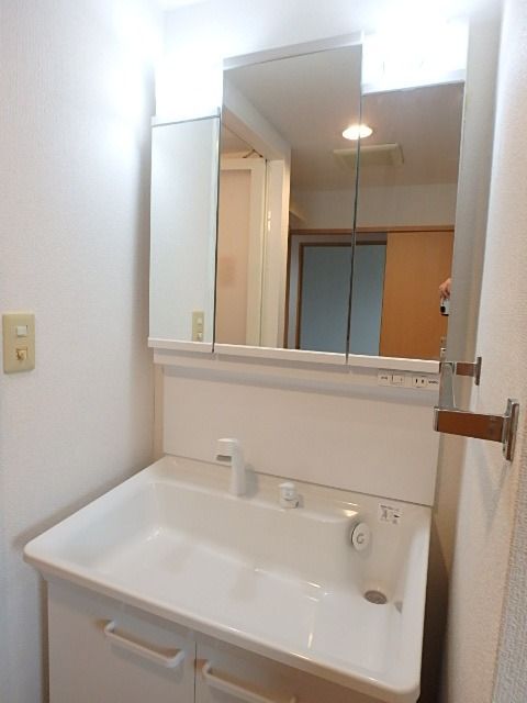 ��ʌ�����s�厚���s�̃}���V�����̐��ʏ�