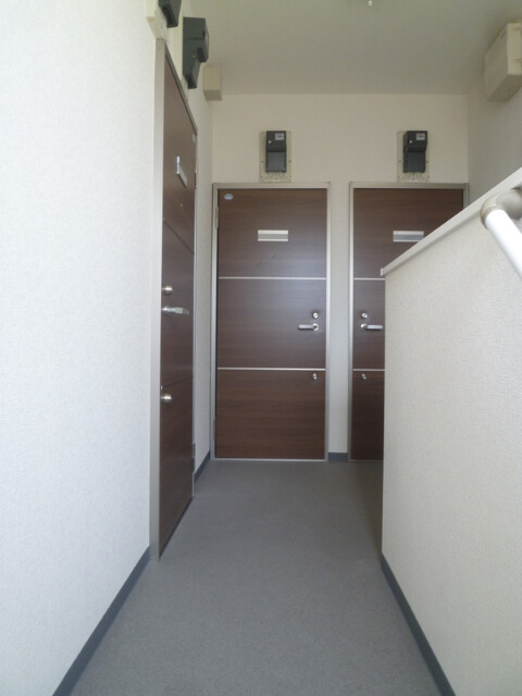 ��ʌ�����s�≺���S���ڂ̃A�p�[�g�̃G���g�����X