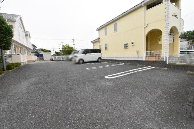 ��ʌ��������܎s��΋�钬�P���ڂ̃A�p�[�g�̒��ԏ�