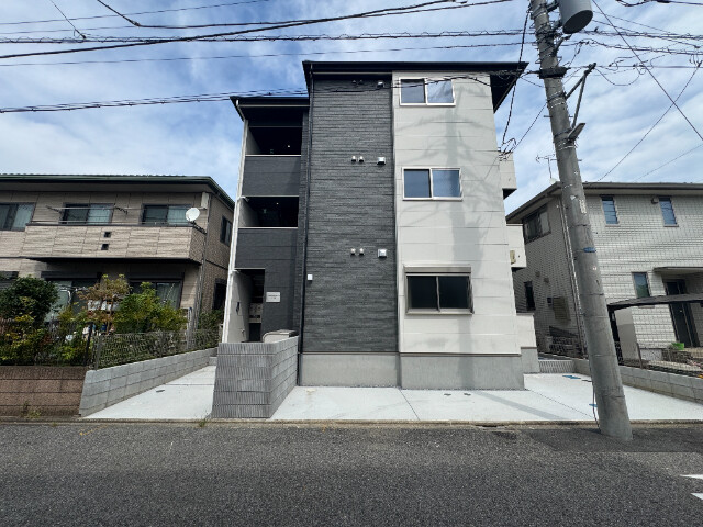 ��ʌ��z�J�s���̃A�p�[�g�̌����O��