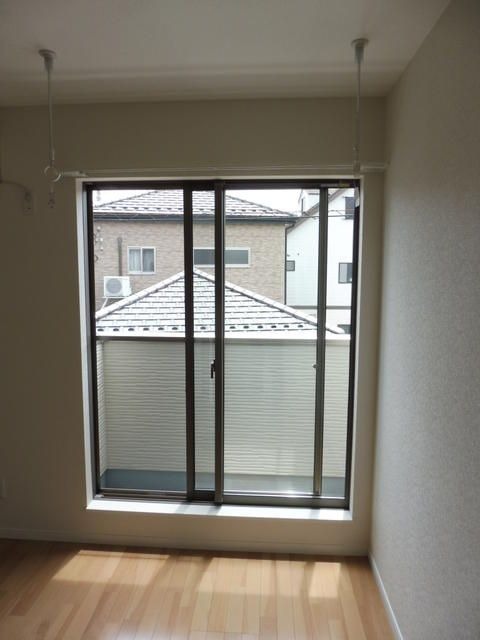 ��ʌ�����s�厚���̃A�p�[�g�̃o���R�j�[