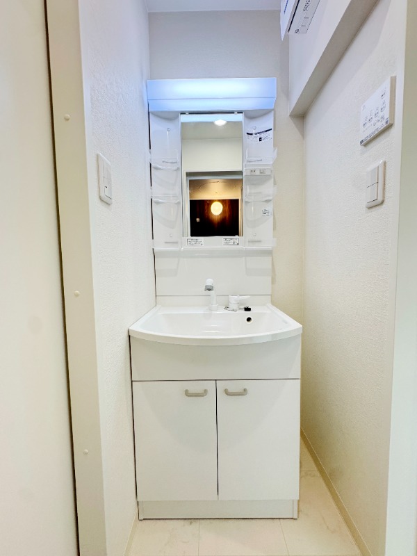 ��ʌ��z�J�s���̃A�p�[�g�̐��ʏ�