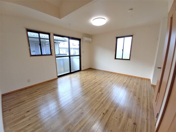 ��ʌ��z�J�s���������Q���ڂ̃A�p�[�g�̋��ԁE���r���O