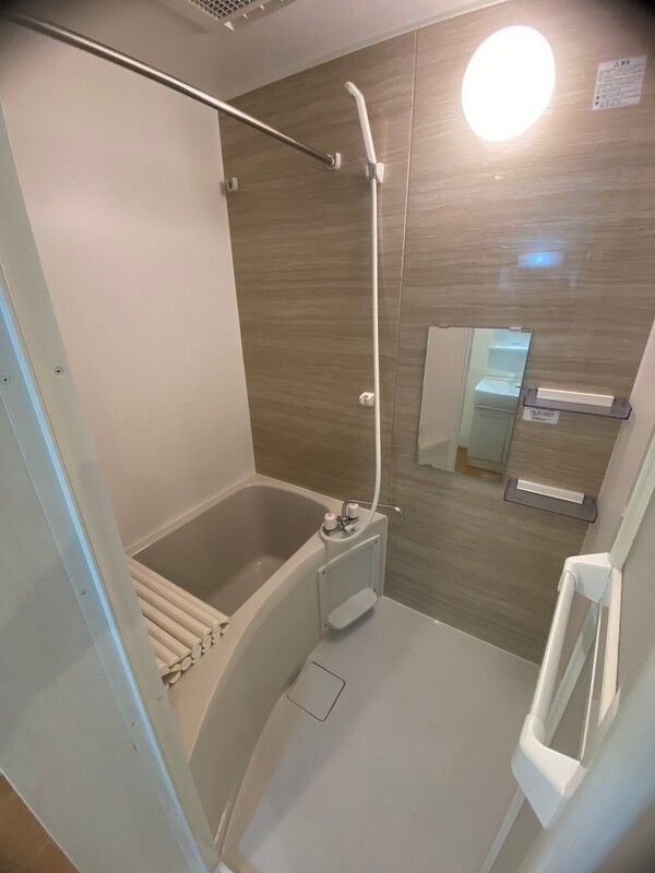 ��ʌ��z�J�s���S���ڂ̃A�p�[�g�̃o�X