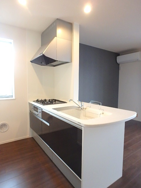 ��ʌ��������܎s�k����i���R���ڂ̃}���V�����̃L�b�`��