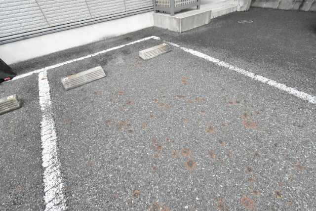 ��ʌ��z�J�s���������Q���ڂ̃A�p�[�g�̒��ԏ�