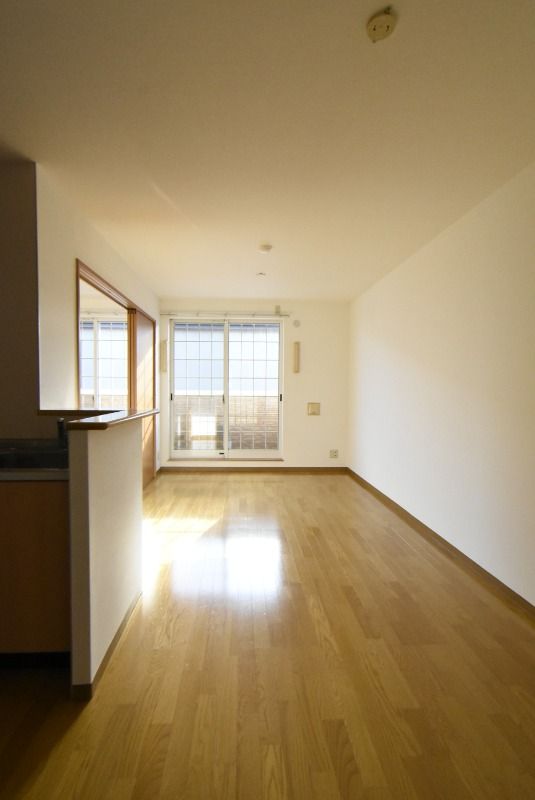 ��ʌ��k�����S�ɓޒ������j�U���ڂ̃A�p�[�g�̋��ԁE���r���O