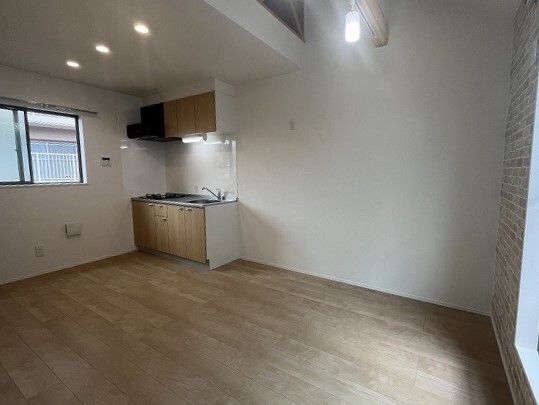 ��ʌ�����s�����J�{���P���ڂ̃A�p�[�g�̋��ԁE���r���O