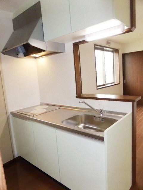 ��ʌ��z�J�s���C�N�^�E���P���ڂ̃A�p�[�g�̃L�b�`��