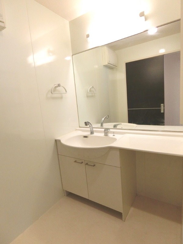 ��ʌ��������܎s�����擌��{�Q���ڂ̃A�p�[�g�̐��ʏ�