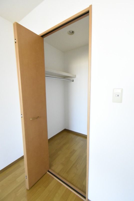 ��ʌ��k�����S�ɓޒ������j�U���ڂ̃A�p�[�g�̎��[