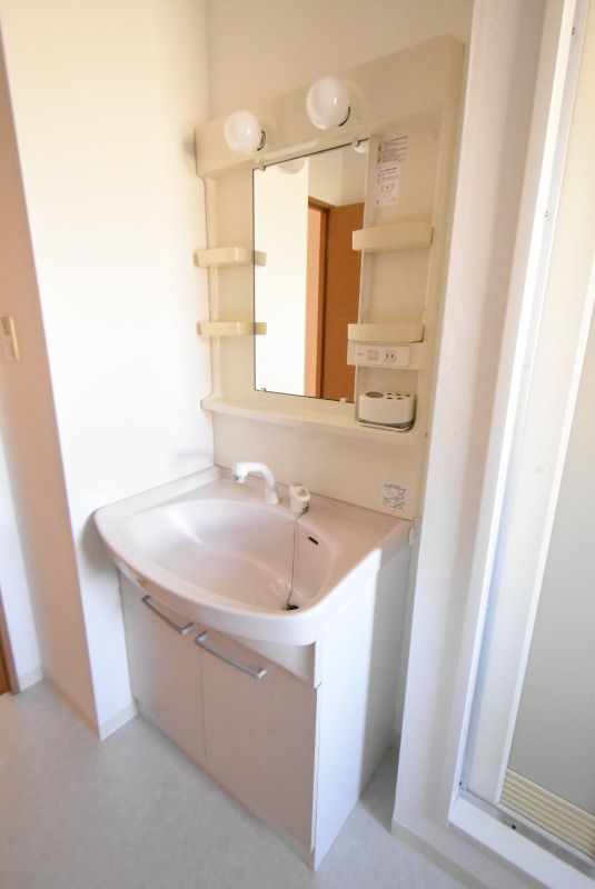 ��ʌ��k�����S�ɓޒ������j�U���ڂ̃A�p�[�g�̐��ʏ�