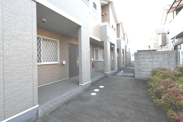 ��ʌ��k�����S�ɓޒ������j�U���ڂ̃A�p�[�g�̃G���g�����X