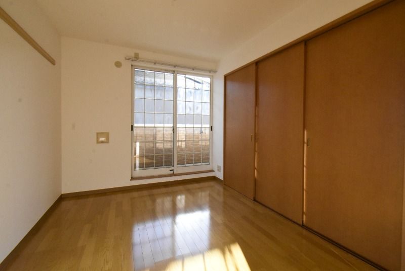 ��ʌ��k�����S�ɓޒ������j�U���ڂ̃A�p�[�g�̂��̑�