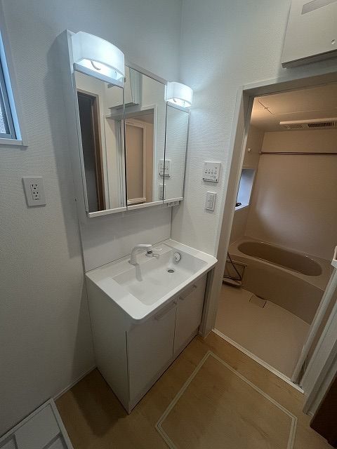 ��ʌ�����s�����J�{���P���ڂ̃A�p�[�g�̐��ʏ�