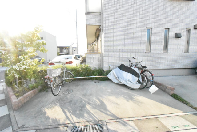 ��ʌ��z�J�s���C�N�^�E���P���ڂ̃A�p�[�g�̒��ԏ�