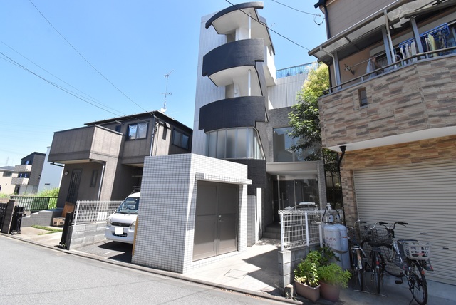 ��ʌ�����s�厚���̃}���V�����̌����O��